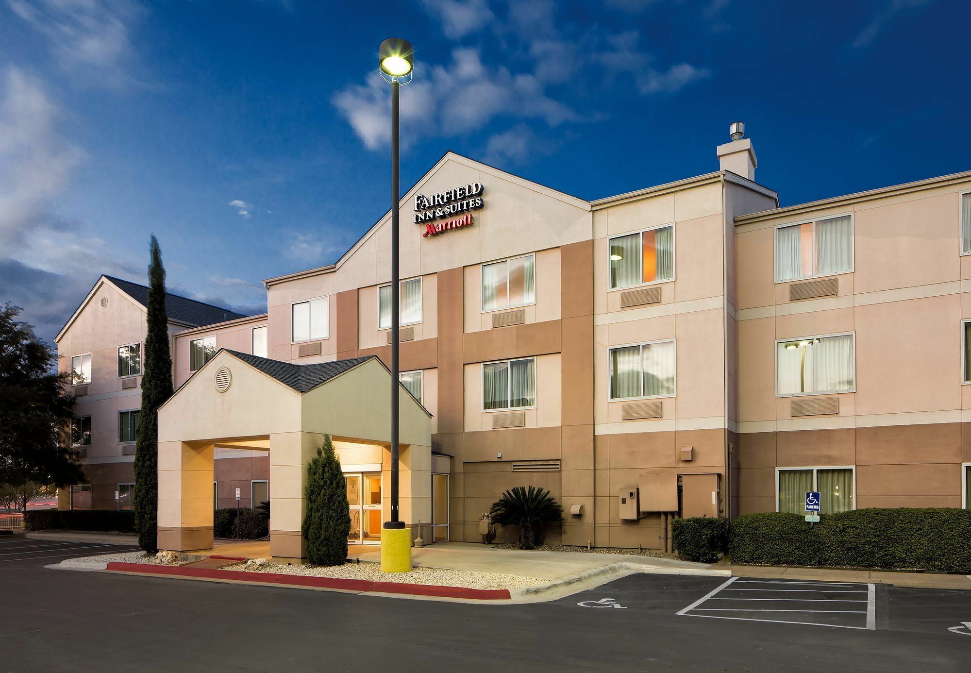 Fairfield Inn And Suites Austin South Exterior photo